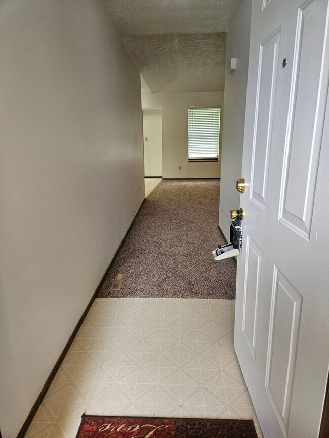 Building Photo - 607/609 W. Edgewood