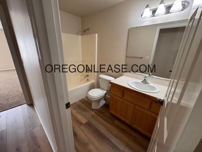 Building Photo - Newly remodeled West Eugene Home