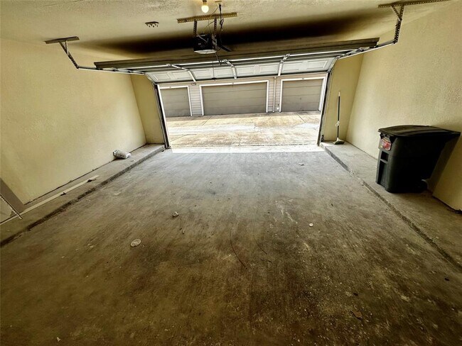 Building Photo - 6701 Sands Point Dr