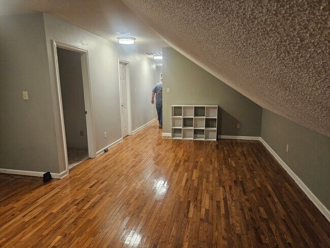 Building Photo - Knoxville 37934 - 4 bedroom, 2.5 bath - call Karen Robertson 865-454-7626