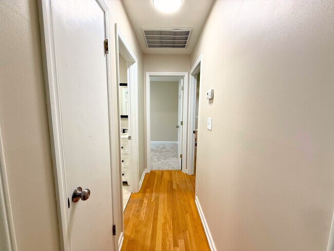 Building Photo - 37 Carriage Dr