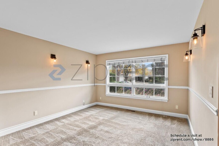 Building Photo - 475 Roading Dr