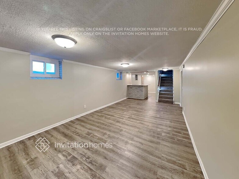 Building Photo - 2911 W 85th St