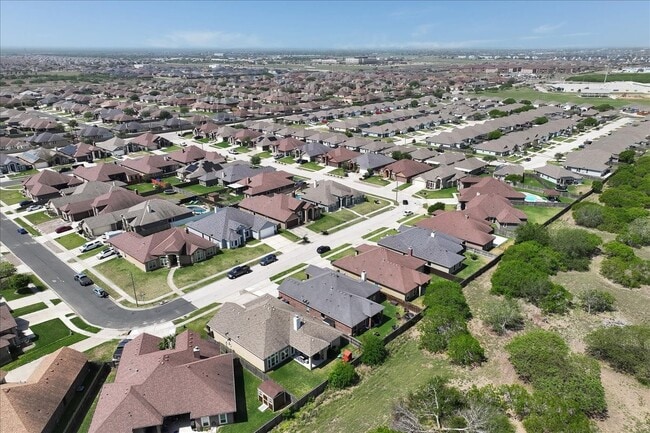 Building Photo - 7522 S Lake Dr