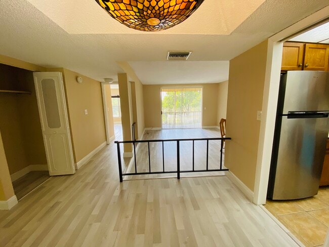 Building Photo - 3660 Inverrary Dr