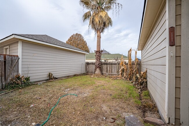 Building Photo - 6247 Elton Knolls St