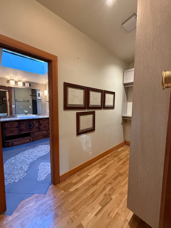 Building Photo - 10809 SE 17th St