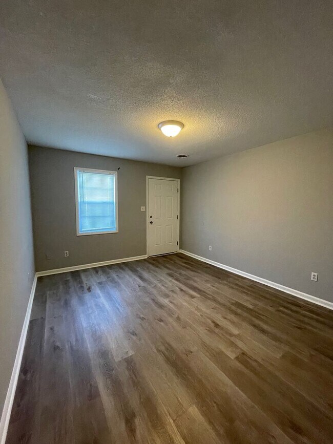 Building Photo - 01022