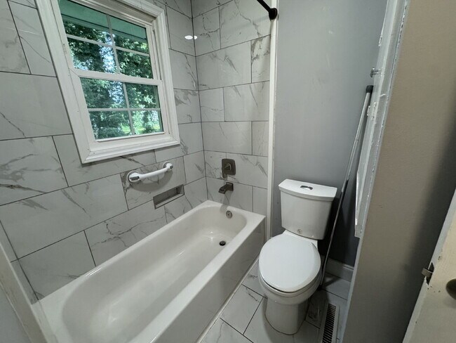 Building Photo - Updated home in Pendleton - JUST REDUCED