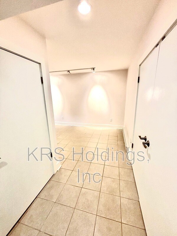 Building Photo - 542 Whitcover Cir