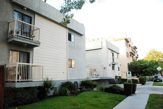 Building Photo - 11215 Camarillo Street,