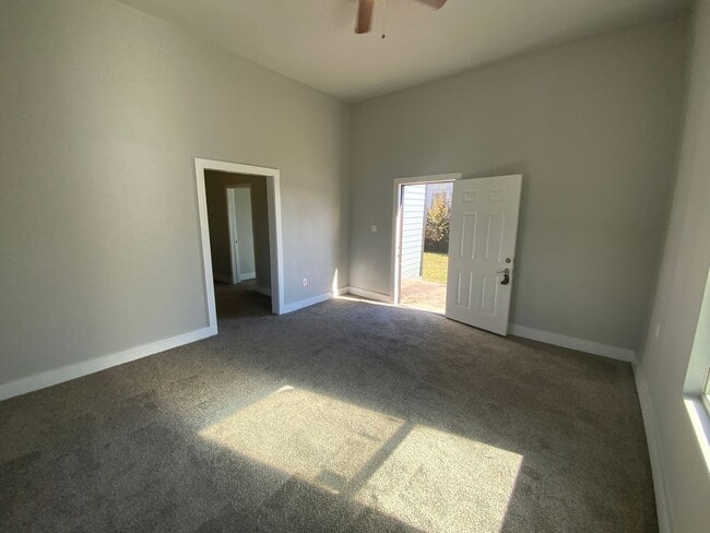 Building Photo - 1223 W 10th St