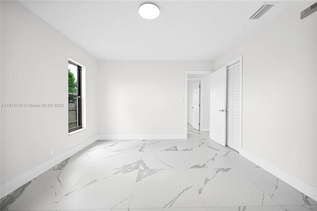 Building Photo - 100 SW 7th St
