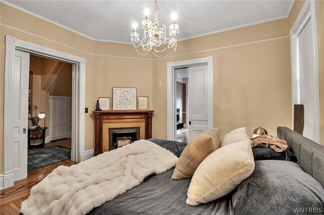 Building Photo - 370 Bryant St