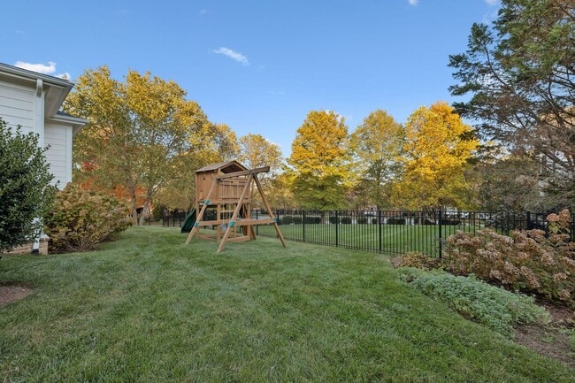 Building Photo - Luxury Executive Rental in Highlands of Ladd Park