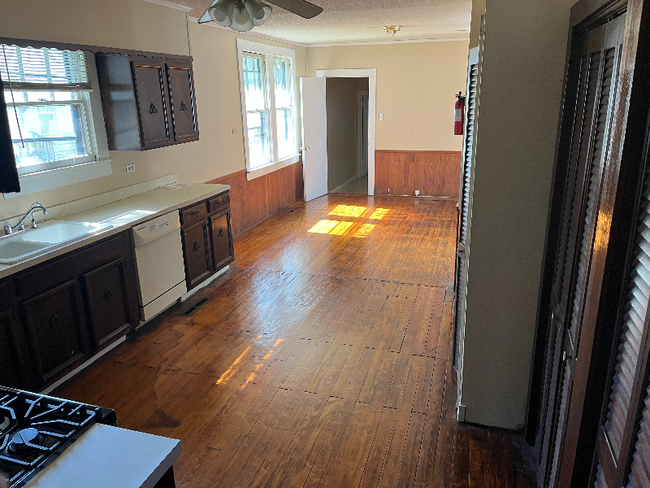 Building Photo - 816 Iberia St