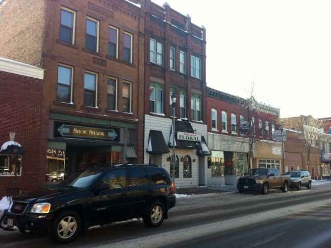 Building Photo - 410 Main St W