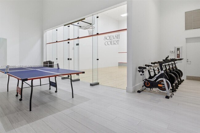 Building Photo - 16500 Collins Ave