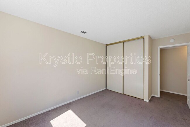 Building Photo - 130 Yorkshire Ct