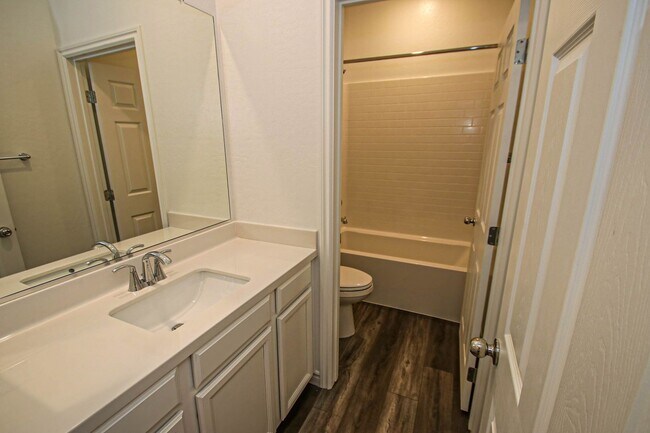 Building Photo - 20 Barbara Ln