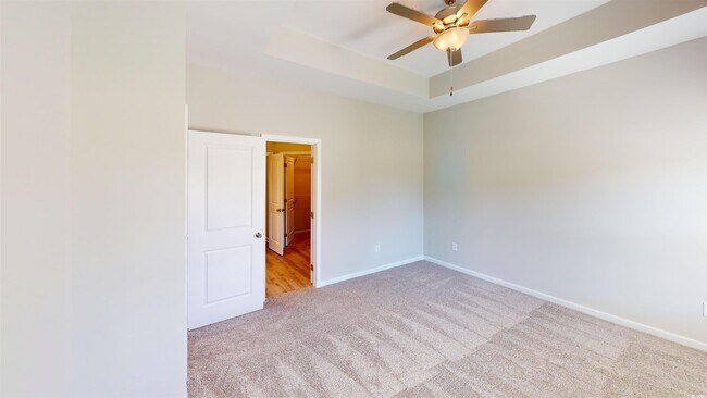 Building Photo - 86 Racquet Club Dr