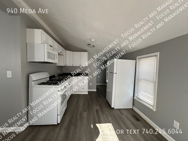 Building Photo - 940 Meda Ave