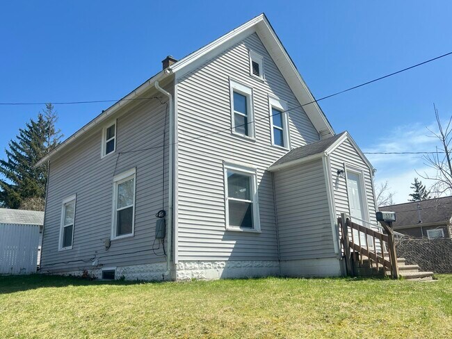 Building Photo - 1558 Ballard St