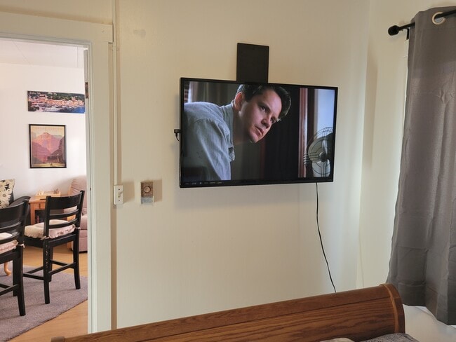 Building Photo - 211-212 W 13th St