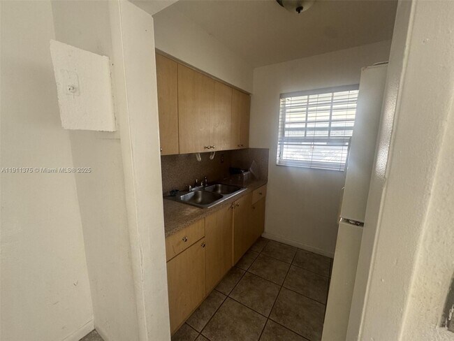 Building Photo - 923 SE 2nd Ave