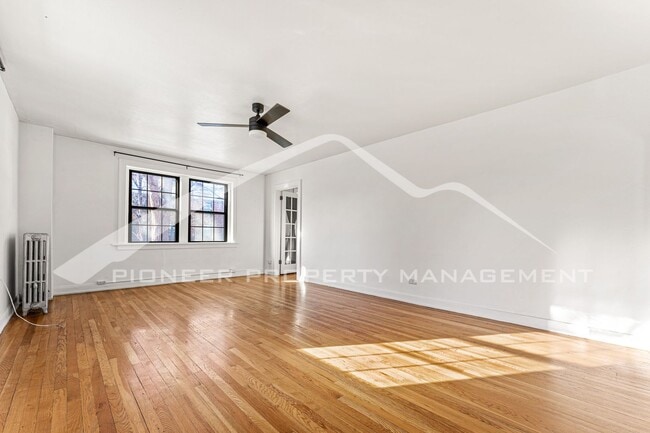 Building Photo - Spacious Condo with Office!