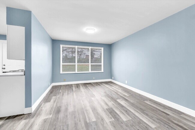 Building Photo - ???? Fully Renovated 3 Bedroom Home in a Convenient Clarksville Location!