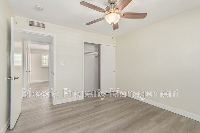 Building Photo - 104 E La Jolla Dr
