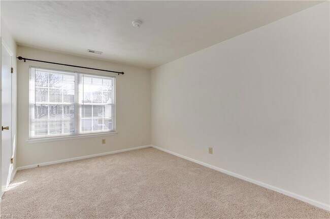 Building Photo - 1025 Taylor Rd