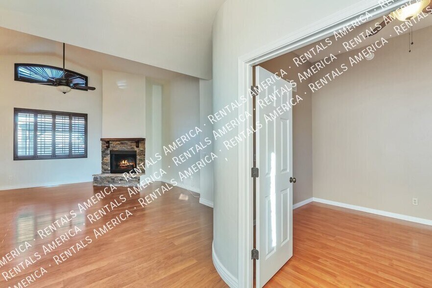 Building Photo - 8509 S Camino Bengala