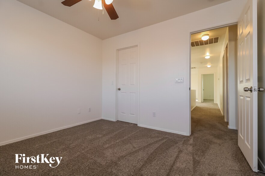 Building Photo - 22031 W Solano Dr