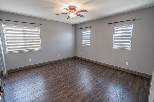 Building Photo - Tesoro Del Valle 4 Bedroom + Loft Home for...