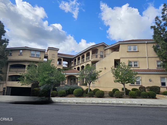 Building Photo - 2930 Fairway Ave