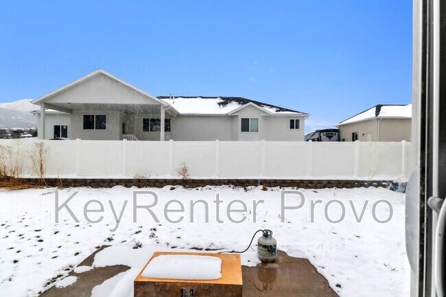 Building Photo - 1226 N 150 E