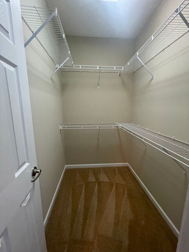 Building Photo - Charming Ranch-Style Townhouse!