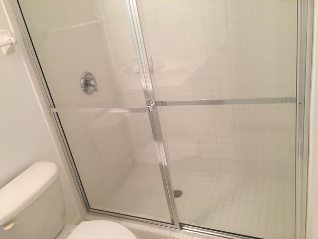 Building Photo - 1398 NE 33rd Ave