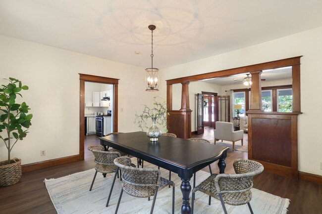 Building Photo - 401 S Buchanan St