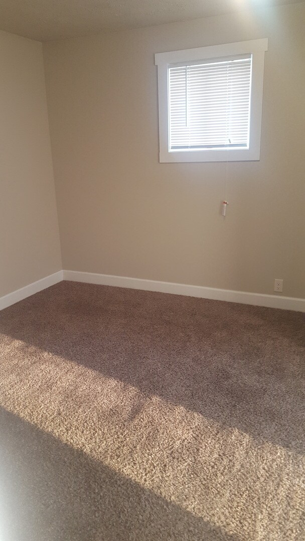 Building Photo - This Charming 2 bed, 1 bath Single Family Home is available August 10th!!
