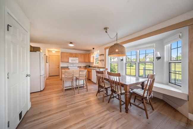 Building Photo - 403 Pembroke-