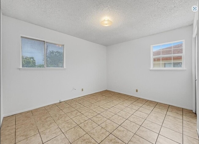 Building Photo - 3427 Willowrun Dr