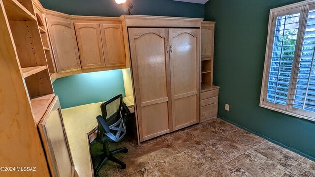 Building Photo - 38135 S Rolling Hills Dr