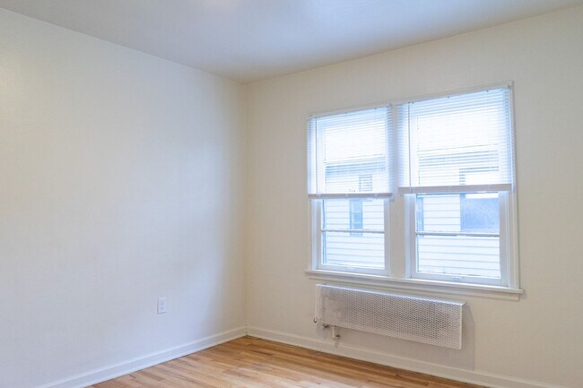 Building Photo - Finally, a Place That’s All Yours — Cozy Downtown 1bd/1bth Awaits!