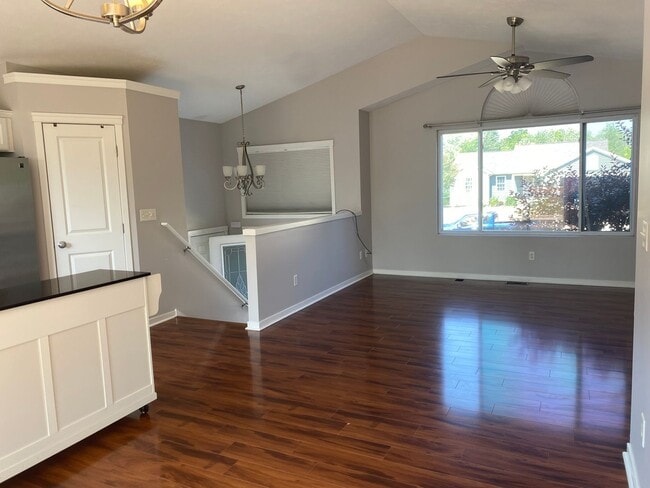 Building Photo - Spacious 5-Bedroom Home on Quiet Cul-de-Sac – Northeast Grand Rapids – Pet Friendly!