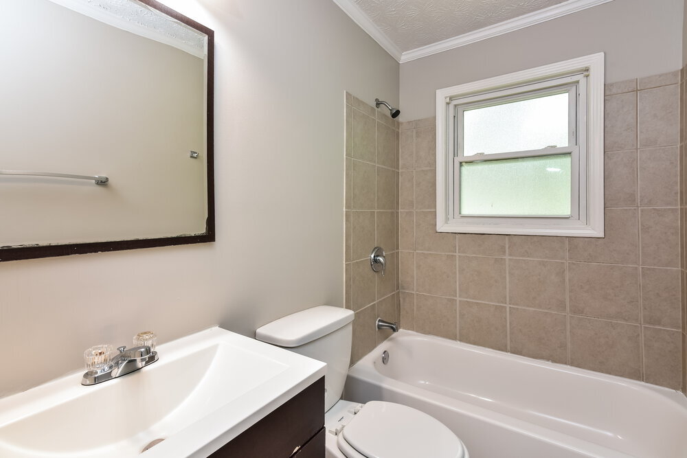 Building Photo - 160 Swan Lake Dr