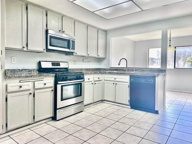 Building Photo - 1511 Sunrise Shadow Ct