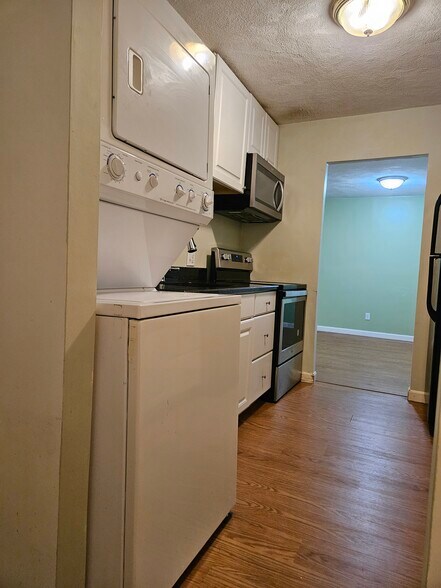 Building Photo - 310 Brook Village Rd